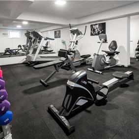 Beachfront Villa with Pool and Sea Views on Ciovo island near Trogir, Sleeps 8